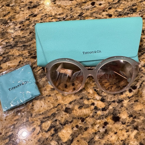 Tiffany Cat Eye Sunglasses. Never worn - Picture 1 of 2